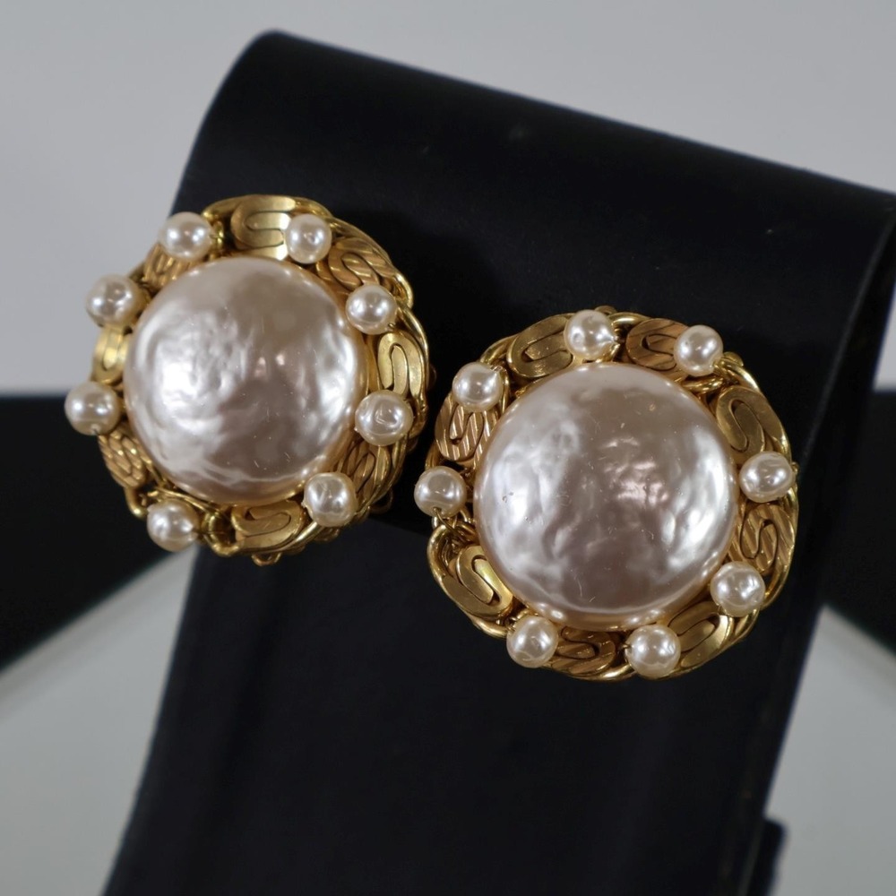 Vintage Miriam Haskell Faux Mabe Pearl Clip On Gold Tone Statement Earrings - Picture 4 of 7